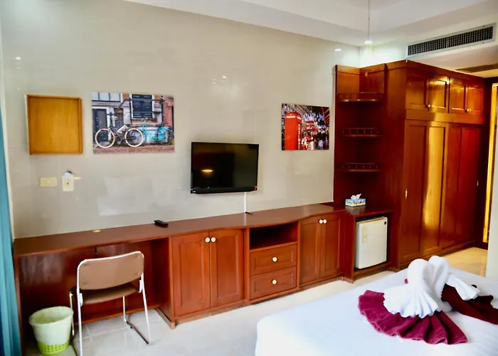 The Club Inn - Kamala Beach