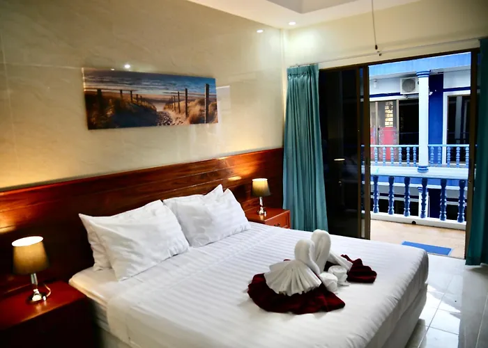 The Club Inn - Kamala Beach